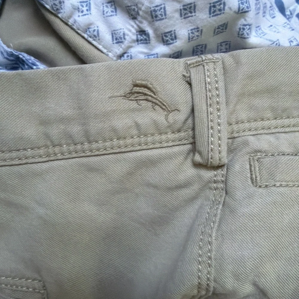 Tommy Bahama Shorts Mens 48R Beige Stretch Chino Cotton Blend Tan Logo EUC